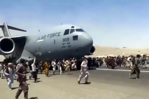 Посольство США заявляет, что военные не могут обеспечить «безопасный проход» в аэропорт Кабула