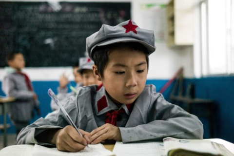 Компартия Китая проводит индоктринацию школьников с помощью "мысли Си Цзиньпина"
