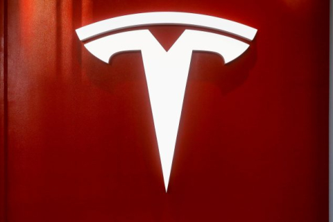 Производство электрического пикапа Tesla Cybertruck отложено до следующего года