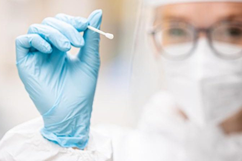 Более 10 000 "проколов в вакцинации" — Институт Роберта Коха требует проведения ПЦР-тестов для вакцинированных