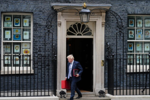 Міністри Великобританії працюють над новим пакетом заходів щодо підтримки прожиткового мінімуму