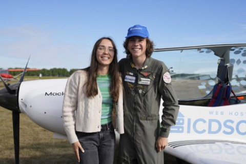 17-річний пілот встановив рекорд одиночного польоту навколо світу