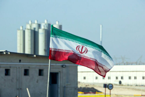 Іран попереджає, що в нього «є технічні засоби для виробництва атомної бомби», але «це не входить до порядку денного»