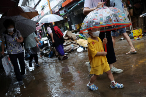 Рекордный дождь в столице Южной Кореи унес жизни по меньшей мере 8 человек