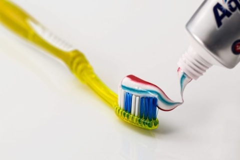 Компонент зубної пасти сприяє розмноженню "супербактерій"