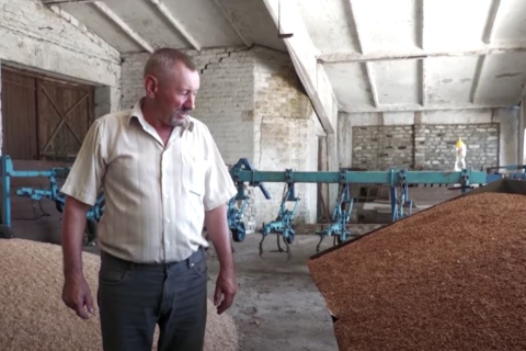 Низькі ціни не дають фермерам на лінії фронту продавати українське зерно (ВІДЕО)