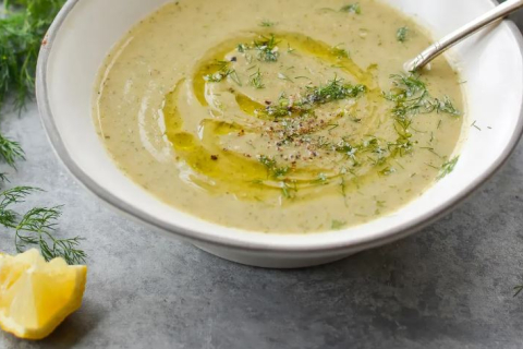 Крем-суп з кабачків з волоськими горіхами та кропом (рецепт)