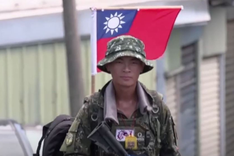 Бывший солдат повышает осведомленность о войне, совершая пешую поездку по Тайваню