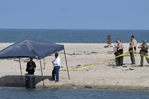 Рятувальники знайшли тіло в бочці на каліфорнійському пляжі (ВІДЕО)