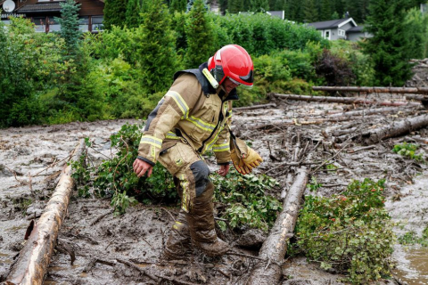 Дамба на норвежской реке частично разрушилась, правительство ожидает новых наводнений
