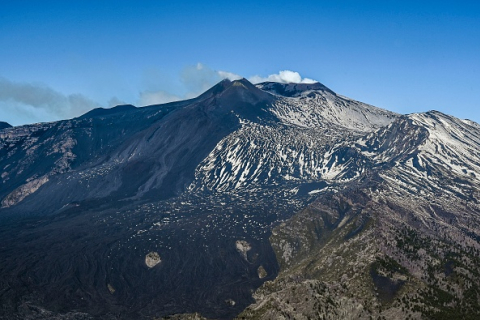 Виверження вулкана Етна призвело до закриття аеропорту Катанії (ВІДЕО)