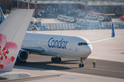 В Италии после возгорания двигателя совершил аварийную посадку самолет Condor Airlines