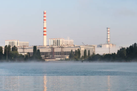 Дрон атакував російську АЕС в Усть-Лузі, спричинивши пожежу на терміналі «Новатек»