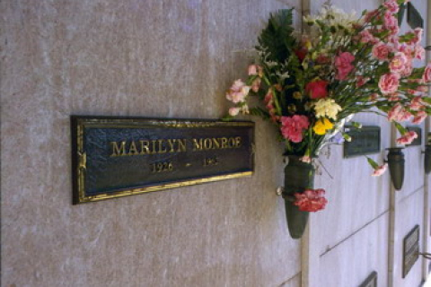 Аукціон eBay виставив на торги місце на кладовищі з Мерілін Монро