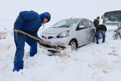 Крым парализовала сильнейшая снежная буря