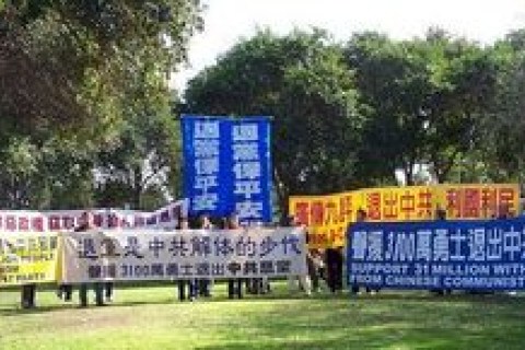 Китайці, які знаходяться у Лос-Анжелесі підтримують 31 мільйон співвітчизників, що вийшли з КПК