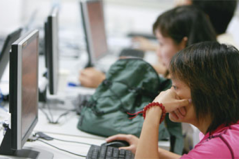 В Китае растёт число интернет-зависимых и юных пользователей Сети