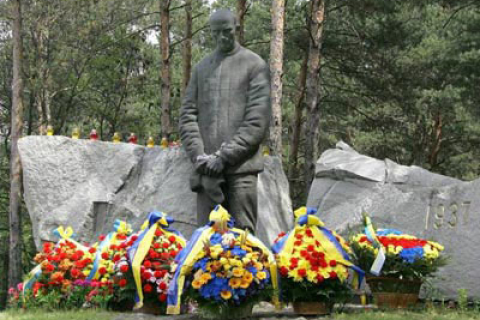 В Быковнянском лесу почтили память жертв коммунистических репрессий (фотообзор)