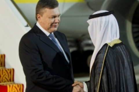 Янукович відбув до Арабських Еміратів, де зустрінеться з шейхами