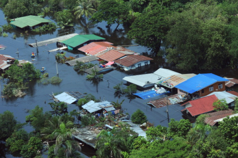 Во Вьетнаме от наводнения утонуло более 100 человек