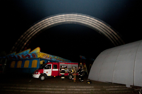 Під аркою Дружби народів у Києві згорів елітний ресторан