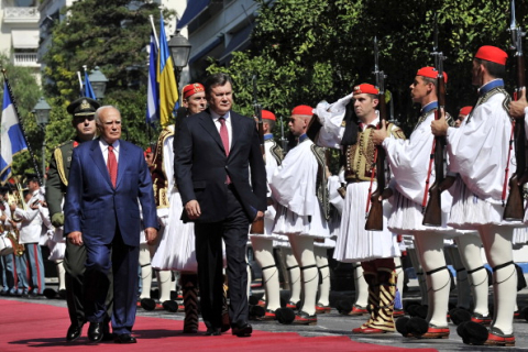 Виктор Янукович предложил главе Греции поддержать Мариупольский университет