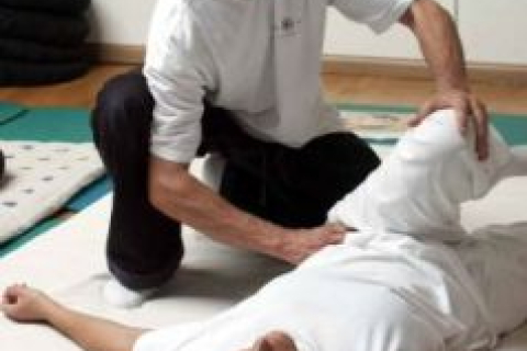 Шиатцу — техника японского массажа 