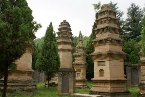 Ліс пагод монастиря Шаолінь зберігає останки великих майстрів ушу