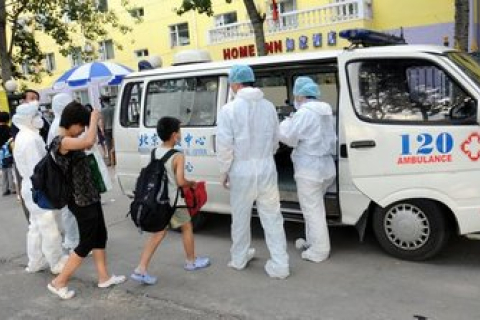 В пекинской школе 7 человек заболели гриппом H1N1, более 100 госпитализированы