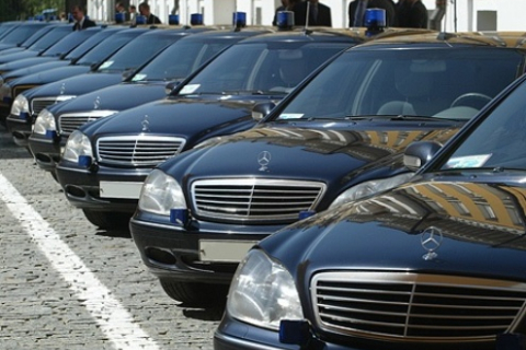 1500 автомобілів чиновників виставлять на відкриті торги