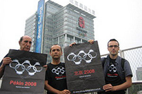 Перед началом Олимпийских игр-2008 в Пекине, полиция задержала иностранных корреспондентов