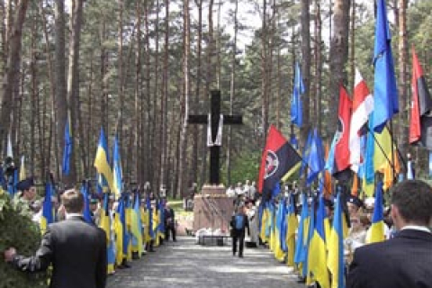 В Быковнянском лесу прошел день памяти жертв сталинских репрессий