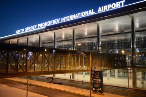 Янукович торжественно открыл в Донецке аэропорт мирового уровня