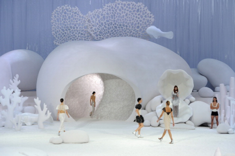 Сказочный подводный мир от Chanel на Парижской неделе моды