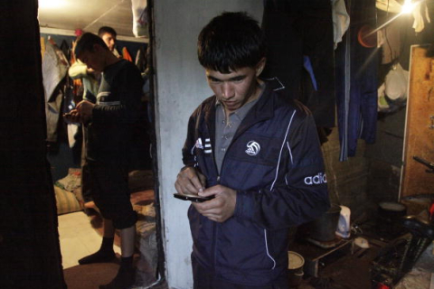 В Росії для мігрантів хочуть створити окремий мобільний оператор