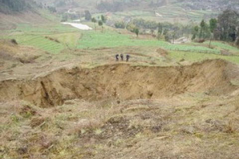 В провинции Сычуань стали образовываться большие впадины в земле