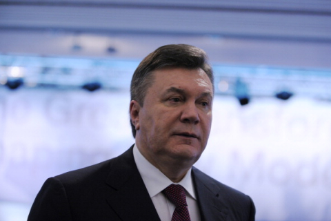 Янукович разом з інтелігенцією допрацює мовний закон