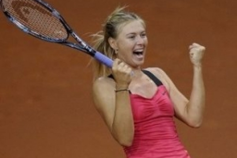 Шарапова обыграла Азаренко и выиграла турнир в Штутгарте
