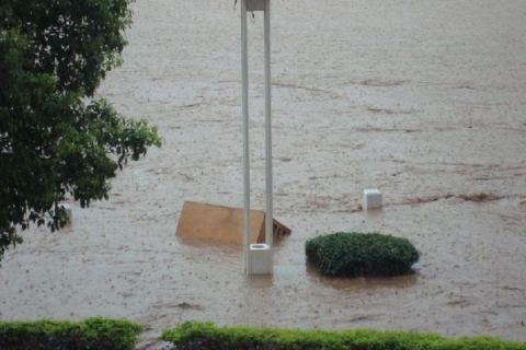 Найсильніший в історії дощ пройшов на південному сході Китаю. Зруйновано тисячі будинків