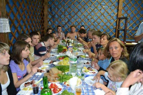 Прикарпатське село: пити кинули всі