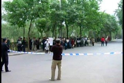 Відеозапис ходи «скаржників» під час візиту Кофі Аннана до Китаю