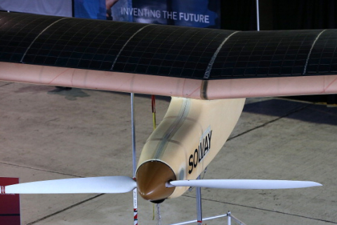 Літак на сонячних батареях встановив рекорд, пролетівши 1500 км