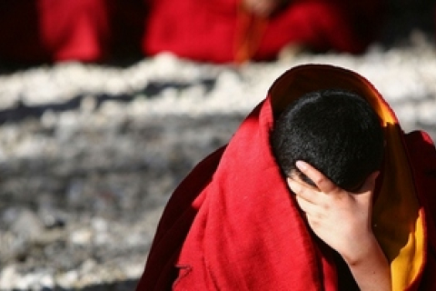 Тибетського ламу змусили зізнатися у зберіганні зброї