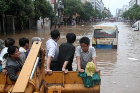 Число жертв наводнений в Китае стремительно растёт