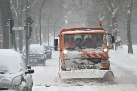 Західна Європа не встигає справлятися зі снігопадом