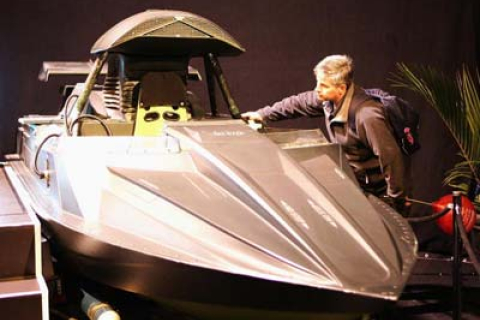 Лодка Джеймса Бонда на выставке в Новой Зеландии (фоторепортаж)