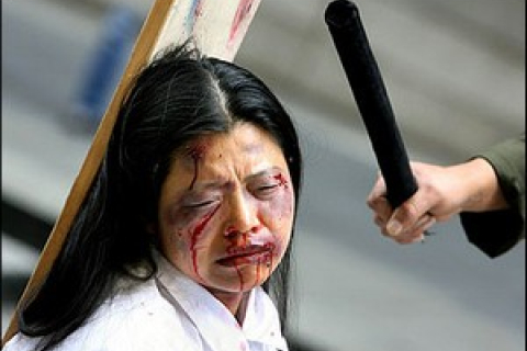 Жінки сліпнуть і божеволіють від тортур у трудових таборах Китаю