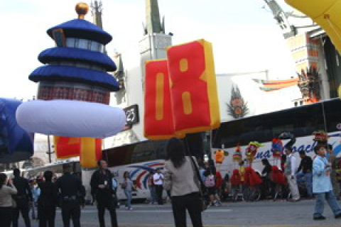 Разногласия в Голливуде при проведении парада, посвященного Олимпийским играм 2008 г., спонсором которого стал Пекин