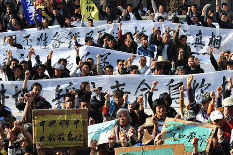 Молодые жители китайской деревни вдохновили всех китайских крестьян к протестам 