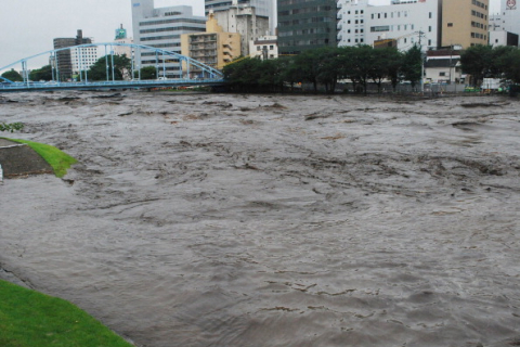 Из-за угрозы наводнения эвакуированы 50 тысяч японцев